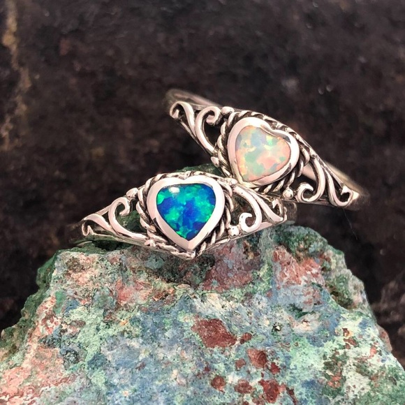 Opal Heart Ring - Picture 4 of 4